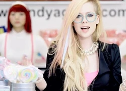 Avril Lavigne tung MV về... mèo Hello Kitty