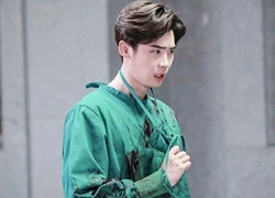 "Bác sĩ" Lee Jong Suk máu me đầy người