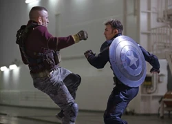 'Captain America 2' đốt cháy phòng vé toàn cầu