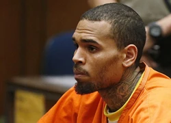 Chris Brown thổ lộ tình yêu với bạn gái gốc Việt