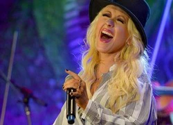 Christina Aguilera bóng gió về album mới trên Twitter