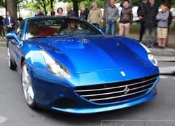 Clip mở thùng cặp Ferrari California T đầu tiên ở Paris