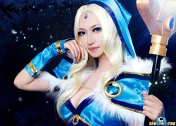 "Cô bé mùa đông" cực nóng bỏng trong cosplay Dota 2