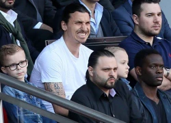 Con trai Ibrahimovic ngủ gà gật trên khán đài