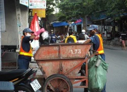 Công nhân hốt rác tố giám đốc nhận lương "khủng"