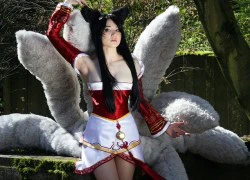 Cosplay hồ ly Ahri trong Liên Minh Huyền Thoại