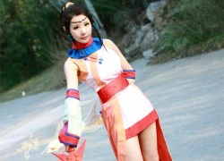 Cosplay &#8220;kiếm nữ&#8221; xinh xắn trong Mộng Ảo Tây Du