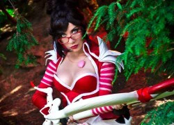 Cosplay Vayne bốc lửa trong Liên Minh Huyền Thoại