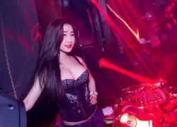 Vòng một cực khủng của DJ Oxy