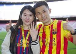 Fan cuồng Barcelona cầu hôn bạn gái ở Nou Camp