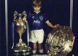 Gerrard khoe ảnh nâng danh hiệu cùng Everton