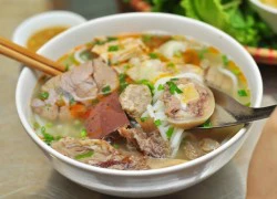 Hấp dẫn như bún bò niêu phố Hòa Mã