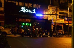 Hỗn chiến kinh hoàng trong quán bia, 2 người trọng thương