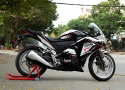 Honda CBR 250R mới tinh được sơn lại tem độc đáo