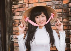 'Hot girl tranh vẽ' đẹp dịu dàng trong tà áo dài