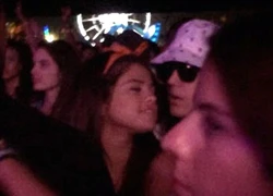 Justin và Selena tình tứ bên nhau giữa chốn đông người