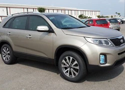 Kia New Sorento số sàn giá 903 triệu đồng