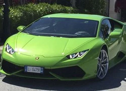 Lamborghini Huracan màu xanh nõn chuối bắt mắt