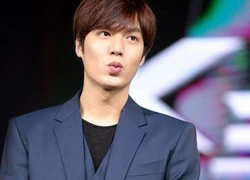 Lee Min Ho chu môi đáng yêu trên sân khấu