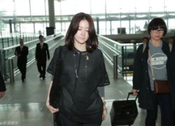 Lee Young Ae buồn bã trở về Hàn Quốc