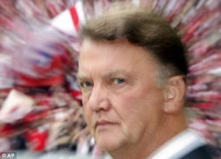 Louis Van Gaal: Bậc thầy, gã điên, kẻ hống hách, từng&#8230; tụt quần trước mặt cầu thủ