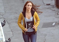 Megan Fox thon gọn trở lại trường quay 7 tuần sau sinh