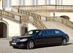 Mercedes-Benz S-Class Pullman lần đầu lộ diện