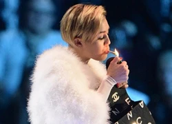 'Miley Cyrus hút cả tấn cần sa'