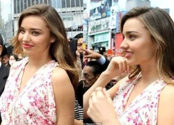 Miranda Kerr lộ mặt và cánh tay lấm tấm mụn