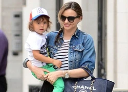 Miranda Kerr và con trai nổi bật trên phố