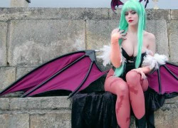 Ngất với cosplay khoe vòng một lộ liễu