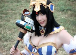 Ngây ngất với cosplay "trễ nãi" của Queen's Blade