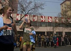 Người nước ngoài nô nức thi chạy marathon ở Triều Tiên