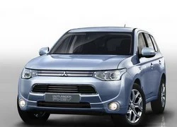 Outlander plug-in hybrid mới có giá khởi điểm 28.249 bảng