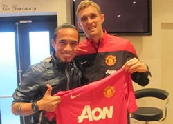 Phạm Anh Khoa khoe ảnh chụp cùng tiền vệ MU Darren Fletcher