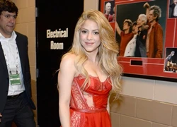 Shakira - Blake Shelton đốt cháy sân khấu ACM Awards