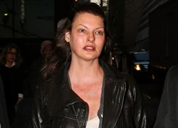 Siêu mẫu Linda Evangelista mặt căng mọng vì botox