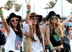 Street style năng động tại bữa tiệc âm nhạc Coachella 2014