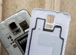 Tại sao vỏ nhựa là vũ khí bí mật của Galaxy S5?