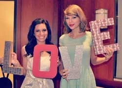 Taylor Swift xuất hiện bất ngờ tại tiệc cưới của fan