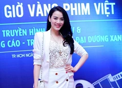 Trang Nhung mặc áo xuyên thấu