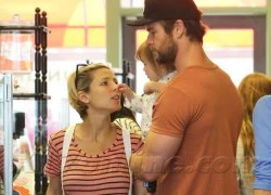 Vợ Chris Hemsworth mảnh mai sau 3 tuần đẻ sinh đôi