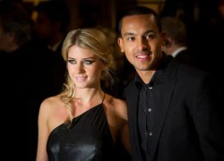 Vợ Theo Walcott sinh con trai