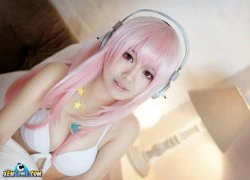 Xịt máu mũi với cosplay không thể nóng bỏng hơn