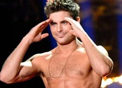 Zac Efron lột áo nhận giải trên sân khấu MTV Movie Awards