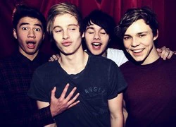 5SOS: Những chàng trai đang khiến fan nữ "đổ rầm rầm"