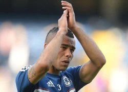 Ashley Cole chia tay fan Chelsea trong nước mắt