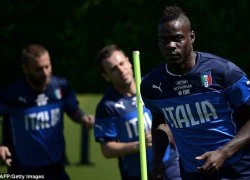 Balotelli bị chính CĐV nhà gọi là "thằng mọi đen"