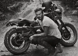 Beckham tươi cười cõng trẻ con ở rừng Amazon