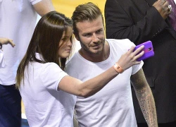 Becks điển trai 'tự sướng' với fan nữ xinh đẹp